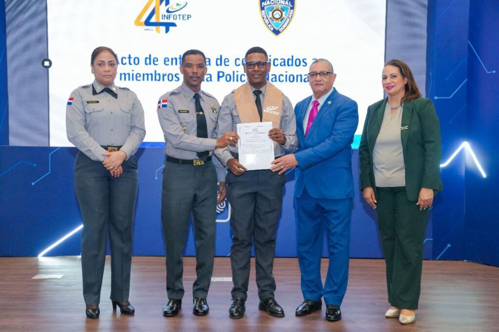 INFOTEP entrega certificación en nuevas competencias a policías dominicanos