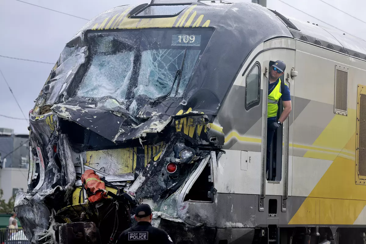 Choque entre tren y camión de bomberos en Florida deja múltiples heridos