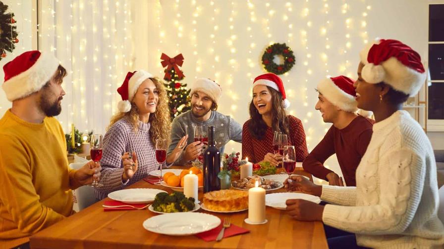 Nochebuena: una celebración que une a familias en América Latina, Estados Unidos y Europa con tradiciones únicas y festivas.