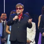 Elton John revela problemas de visión tras infección ocular