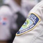 Encuentran cadáver de agente policial en Samaná tras ser lanzado desde un vehículo en marcha