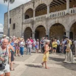 Las emisiones de gases de efecto invernadero del turismo han crecido un 3.5 % anual, destacando la urgencia de medidas regulatorias.