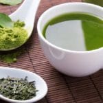 Investigación revela los efectos positivos del té verde en la salud cerebral de adultos mayores 8 Estudio japonés demuestra que el té verde reduce lesiones cerebrales en mayores.