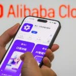 Alibaba lanza su IA Qwen 2.5-Max, superando a DeepSeek y Meta en 11 indicadores.