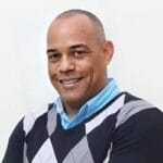 La banalización de la comunicación por el impacto de los "likes" en la República Dominicana 6 El impacto de la búsqueda de "likes" y "views" en la comunicación en República Dominicana ha llevado a una distorsión de valores en entretenimiento y farándula, reemplazando contenido educativo con polémicas y violencia.