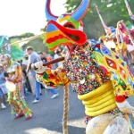 Carnaval de Santiago inaugura nuevo escenario en el Parque Central con énfasis en seguridad y organización 6 El Carnaval de Santiago 2024 se inaugura en el Parque Central con mayor organización y seguridad, destacando su proyección cultural y turística.