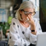 El estrés laboral no solo afecta a los empleados: también altera el sueño de sus parejas, según estudio 7 Estudio revela que el estrés laboral afecta el sueño de empleados y sus parejas, destacando la importancia de la desconexión psicológica.