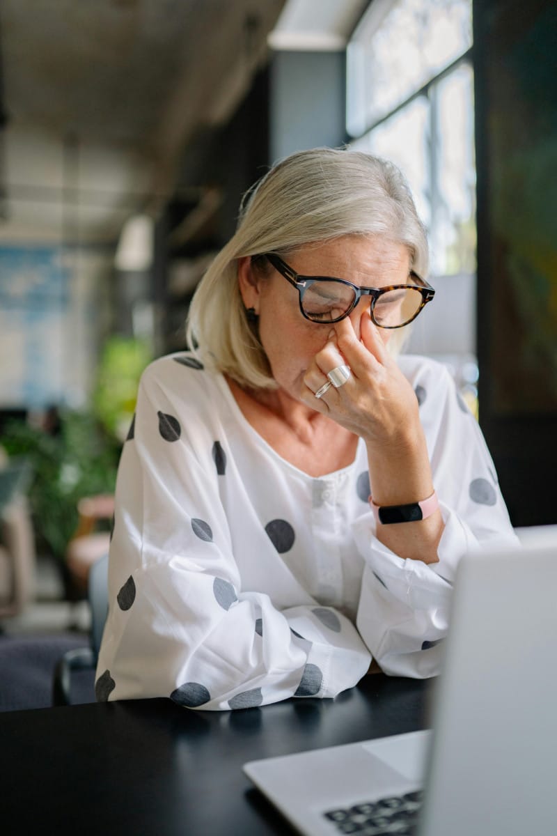 El estrés laboral no solo afecta a los empleados: también altera el sueño de sus parejas, según estudio 5 Estudio revela que el estrés laboral afecta el sueño de empleados y sus parejas, destacando la importancia de la desconexión psicológica.