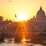 El Vaticano se prepara ante el delicado estado de salud del papa Francisco y los protocolos tras su eventual fallecimiento 7 Conoce los protocolos que seguiría el Vaticano tras el fallecimiento del papa Francisco, desde los ritos funerarios hasta la elección de su sucesor.