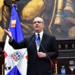 Balance de las promesas cumplidas y pendientes del presidente Luis Abinader en 2024, en áreas como vivienda, salud, educación e infraestructura.