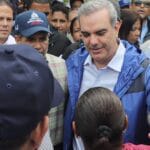 Abinader presenta iniciativa “El Gobierno Contigo” para fortalecer la asistencia social en barrios vulnerables 6 Presidente Abinader lanza programa “El Gobierno Contigo” para llevar asistencia social a barrios vulnerables del Gran Santo Domingo.