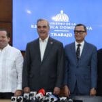 Gobierno dominicano aprueba incremento salarial del 20 % para empleados del sector privado no sectorizado 6 El Gobierno dominicano anuncia un incremento del 20 % al salario mínimo del sector privado no sectorizado, en dos fases.