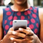El impacto físico y emocional de las redes sociales en el cuerpo humano revelado en estudio reciente 7 Estudio revela cómo el uso de redes sociales afecta la frecuencia cardíaca y genera ansiedad, según investigadores de la Universidad de Durham.
