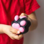 Niña de siete años queda en coma tras intentar desafío viral de TikTok con juguete antiestrés 6 Niña de siete años queda en coma tras intentar reto viral de TikTok con juguete antiestrés.
