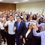 Senador Daniel Rivera dona ejemplares de la Constitución a la UASD Recinto Santiago y ofrece charla sobre la Carta Magna 7 El senador Daniel Rivera donó ejemplares de la Constitución Dominicana a la UASD Recinto Santiago y brindó una charla sobre su importancia. Conoce los detalles de este acto en favor de la educación y el conocimiento de la Carta Magna.