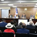 Nueva cédula de identidad promete modernización y ahorro sustancial para el Estado 7 La JCE presenta la nueva cédula de identidad, prometiendo modernización y ahorro significativo de recursos para el Estado.