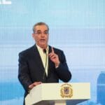 El presidente Abinader vincula el incremento del dólar a factores globales y confía en la fortaleza económica local 6 El presidente Abinader vincula el incremento del dólar a factores globales y confía en la fortaleza económica local