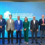 República Dominicana duplicará su capacidad de energía renovable para 2028 con más de 30 proyectos en marcha, impulsando la transición energética.