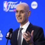 La NBA admite fracaso en el formato del All-Star Game 2025 y busca soluciones 6 La NBA reconoce que los cambios en el All-Star 2025 no funcionaron y evalúa nuevas estrategias para recuperar su atractivo.