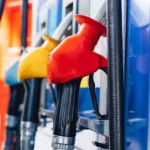 Aumentan los precios de combustibles especializados mientras se mantienen estables los de mayor demanda 2 Cuatro combustibles aumentarán de precio desde el 29 de marzo, mientras los de mayor consumo se mantienen estables por subsidios.