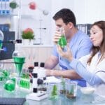 Enfoque químico de una relación matrimonial 6 Descubre cómo la química puede explicar las relaciones matrimoniales. Aprende sobre las propiedades físicas y químicas de las personas y cómo aplicarlas para construir un matrimonio estable y feliz.