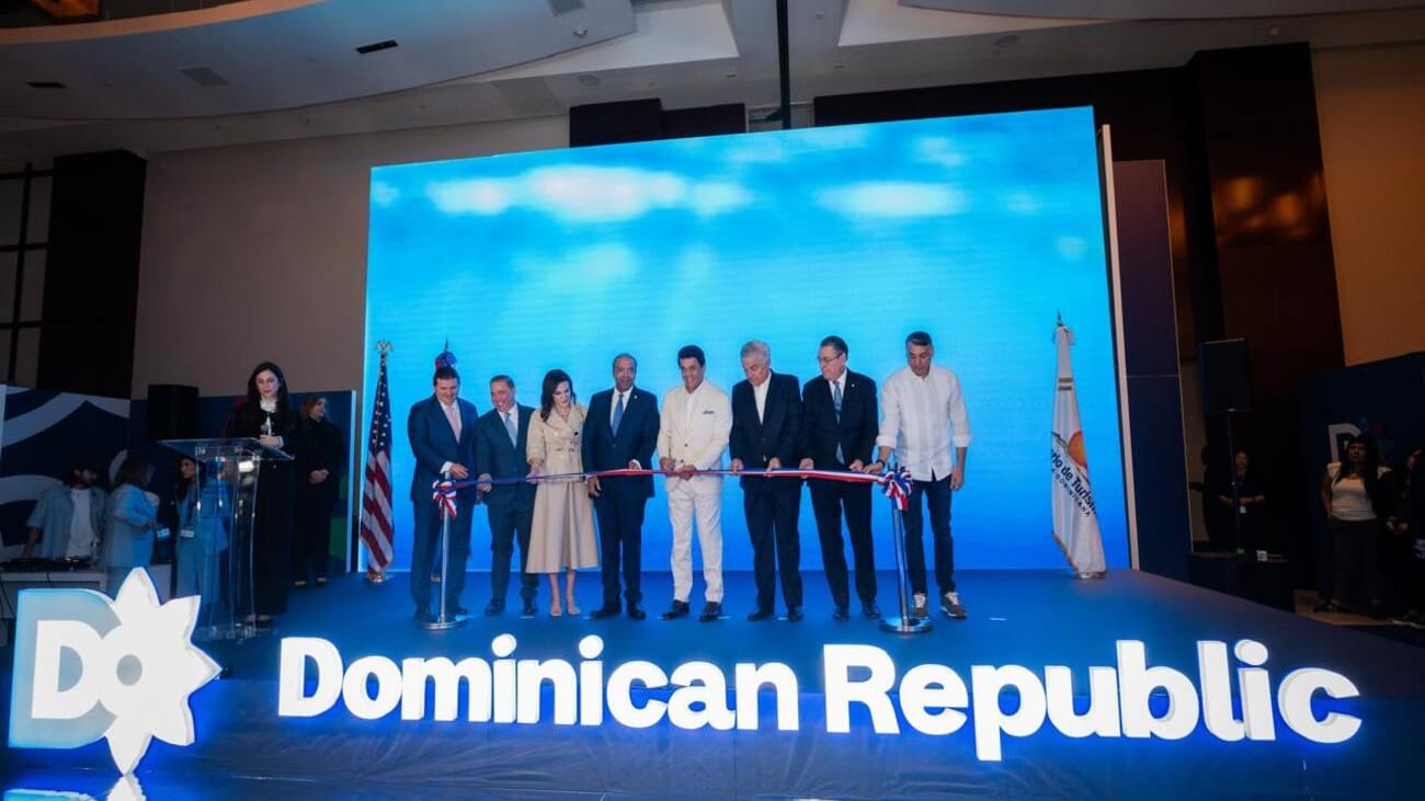Ministro de Turismo inaugura feria comercial en Miami para impulsar llegada de visitantes a RD 5 Ministro de Turismo inaugura feria en Miami para atraer más visitantes e inversiones a República Dominicana.