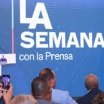 Abinader propone incrementos salariales del 30% y 25% para empleados de turismo y zonas francas 9 El presidente Luis Abinader anunció aumentos al salario mínimo para los sectores turístico y de zonas francas, con vigencia en junio y mayo, respectivamente.