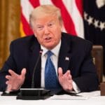 Trump establece arancel mínimo del 10% para importaciones, incluyendo República Dominicana 6 Trump impone arancel del 10% a importaciones globales, afectando a República Dominicana y otros países.