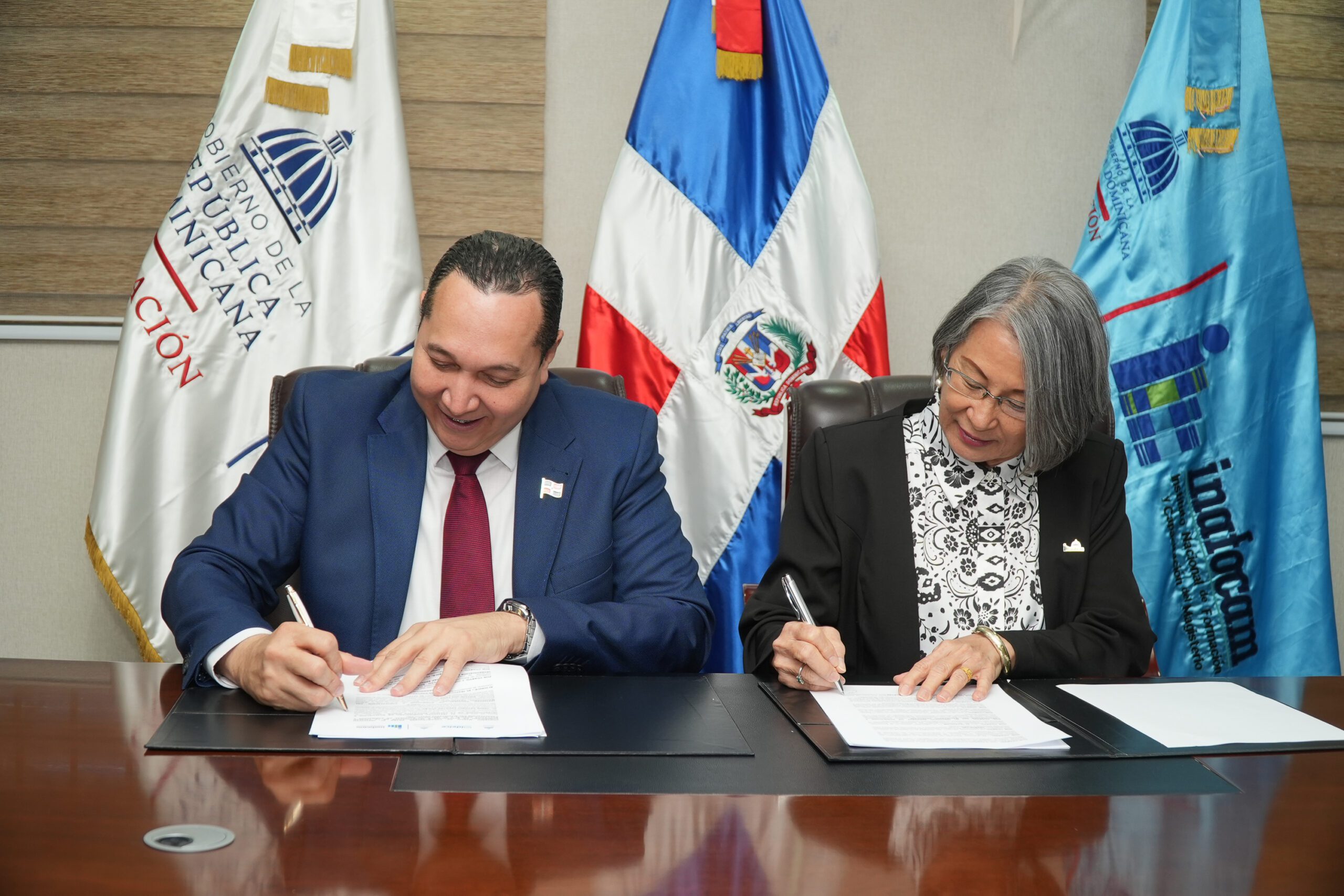 El Inafocam y el Ideice firman convenio para impulsar la calidad educativa a través de la evaluación y la investigación 5 El Inafocam y el Ideice firman un convenio para fortalecer la calidad educativa en República Dominicana mediante investigación, evaluación y formación docente. Conoce los detalles de esta alianza estratégica.
