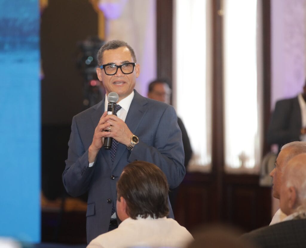 Presidente Abinader destaca máximo histórico de empleos en RD y aumento de la formalidad laboral a 46.6 % 6