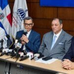 Gobierno anuncia aumento salarial de un 30 % y un 25 % al sector turístico nacional; impactará a más de 250,000 trabajadores 10 El Gobierno dominicano anuncia un aumento salarial del 30% y 25% para el sector turístico, beneficiando a más de 250,000 trabajadores. Conoce los detalles del incremento en hoteles, bares y restaurantes, y su impacto en la economía nacional.