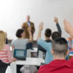 Baja comprensión lectora en Latinoamérica podría reducir ingresos futuros de los niños en un 12 % 6 Estudio revela que el 80% de los estudiantes de sexto grado en ALC no alcanza el nivel mínimo de lectura, afectando su futuro económico.