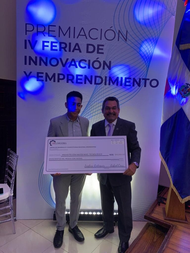 Estudiantes UASD ganan 1er lugar en Feria de Innovación y Emprendimiento de PROINDUSTRIA 10 Estudiantes UASD ganan 1er lugar en Feria de Innovación y Emprendimiento de PROINDUSTRIA