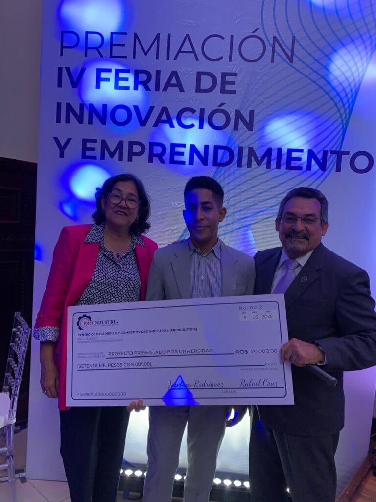 Estudiantes UASD ganan 1er lugar en Feria de Innovación y Emprendimiento de PROINDUSTRIA 6 Estudiantes UASD ganan 1er lugar en Feria de Innovación y Emprendimiento de PROINDUSTRIA