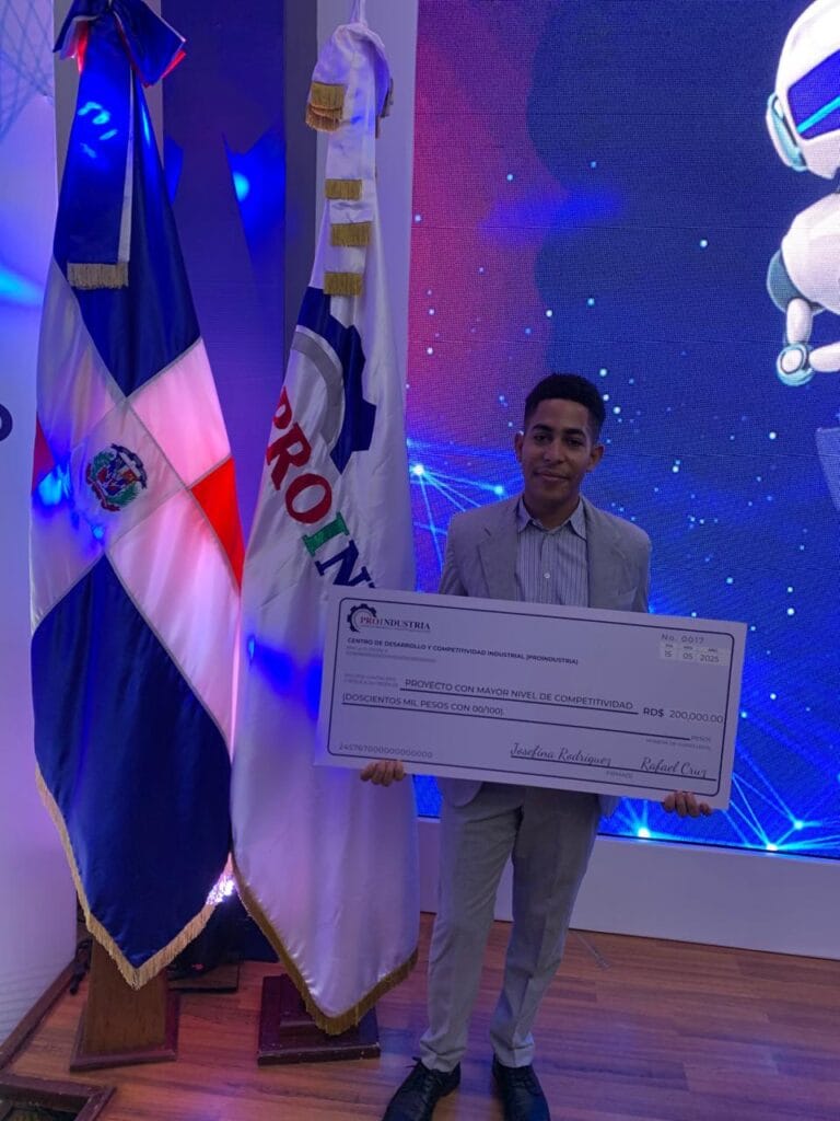 Estudiantes UASD ganan 1er lugar en Feria de Innovación y Emprendimiento de PROINDUSTRIA 9 Estudiantes UASD ganan 1er lugar en Feria de Innovación y Emprendimiento de PROINDUSTRIA