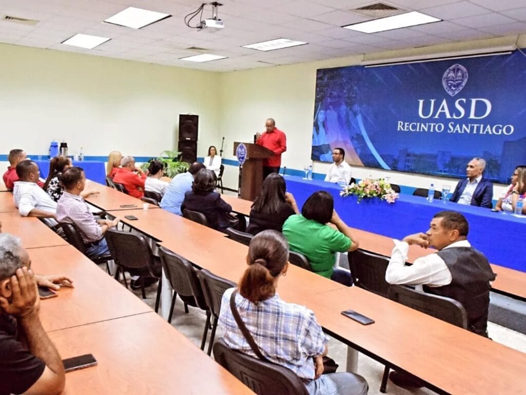 UASD Recinto Santiago y Frente Universitario de Trabajadores conmemoran 31 años de la desaparición de Narciso González con un conversatorio sobre su vida y legado 6 UASD Recinto Santiago y Frente Universitario de Trabajadores conmemoran 31 años de la desaparición de Narciso González con un conversatorio sobre su vida y legado