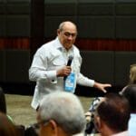 Director de Infotep afirma que la formación técnico-profesional es clave para una transición justa en la era digital 9 El director del Infotep, Rafael Santos Badía, destaca la importancia de la formación técnico-profesional para una transición justa en la era digital durante el V Congreso de la CSA. Analiza el impacto de la inteligencia artificial y propone un nuevo sindicalismo adaptado a las tecnologías emergentes.