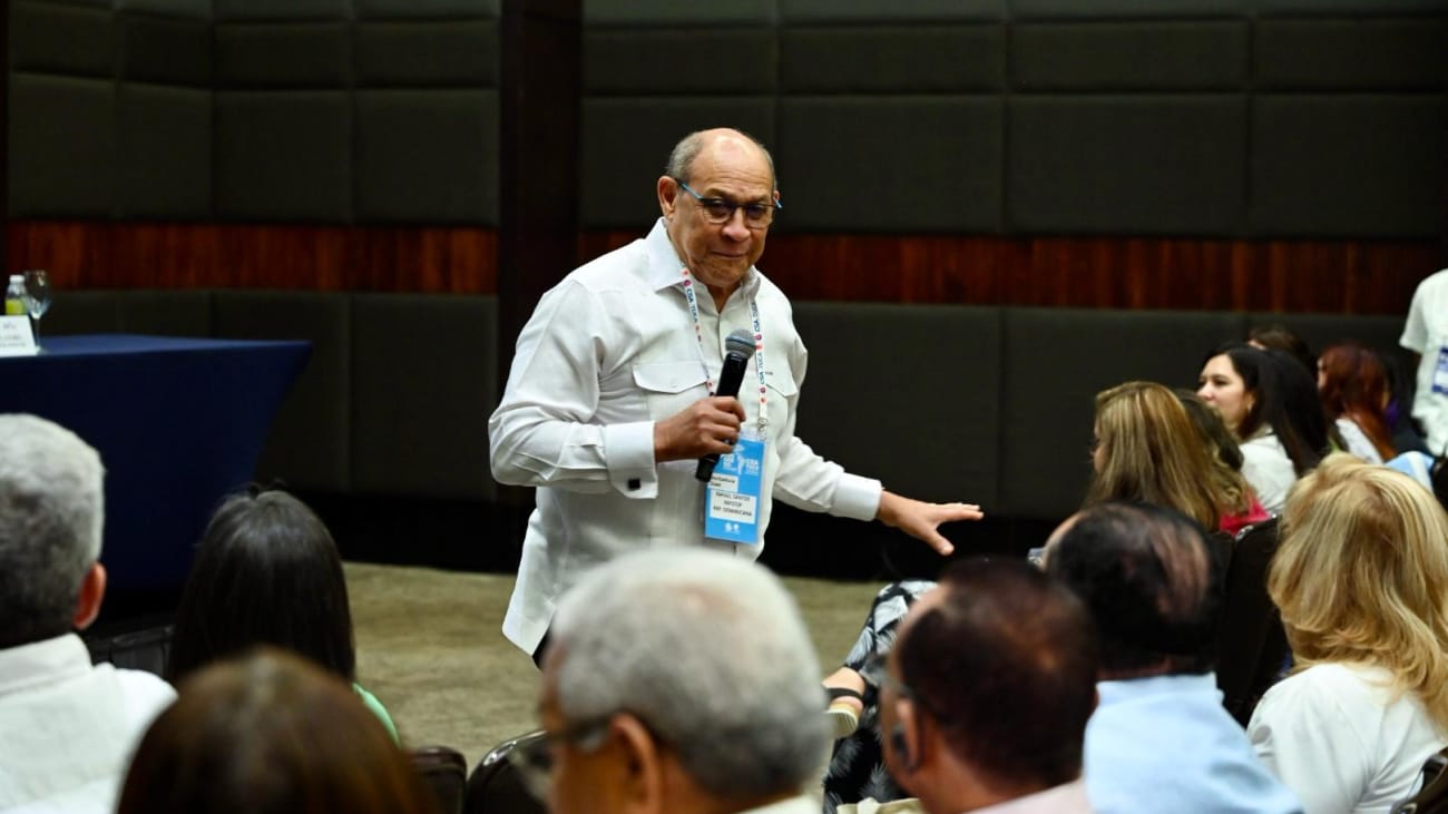 Director de Infotep afirma que la formación técnico-profesional es clave para una transición justa en la era digital 5 El director del Infotep, Rafael Santos Badía, destaca la importancia de la formación técnico-profesional para una transición justa en la era digital durante el V Congreso de la CSA. Analiza el impacto de la inteligencia artificial y propone un nuevo sindicalismo adaptado a las tecnologías emergentes.