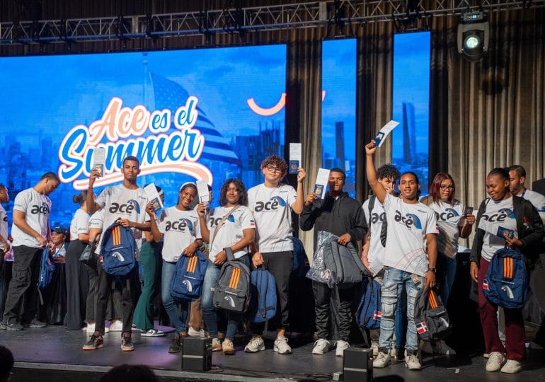 Más de 3,500 jóvenes dominicanos obtienen visas para el programa Summer Work and Travel 2025 5 Más de 3,500 estudiantes dominicanos recibieron sus visas para participar en el programa Summer Work and Travel 2025 en EE.UU.