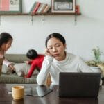 Científicos explican los beneficios del aburrimiento para el cerebro 11 Descubre cómo el aburrimiento puede beneficiar tu cerebro según la ciencia. Mejora la creatividad, reduce el estrés y equilibra tu sistema nervioso. ¡Aprende más aquí!