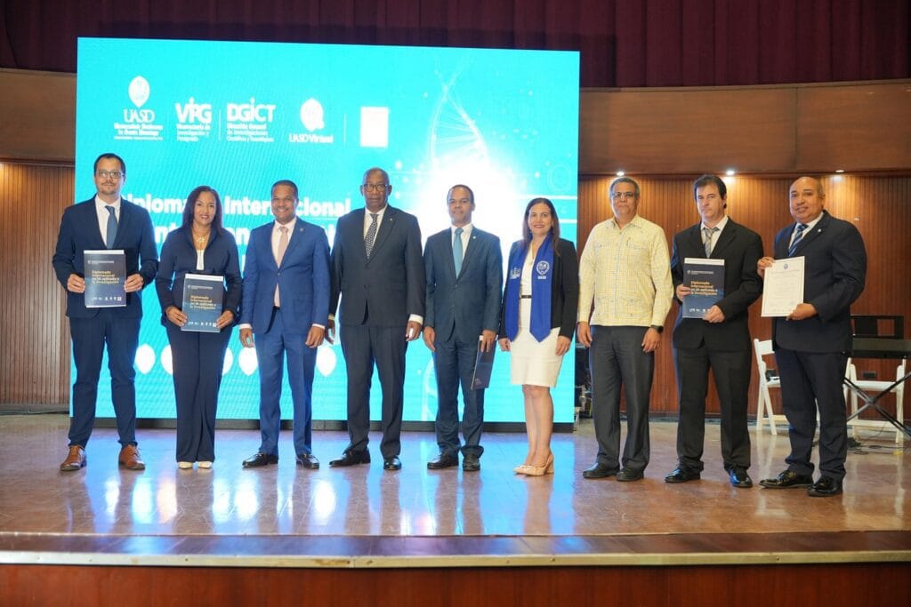 UASD Certifica a más de 1,000 Docentes en Diplomado de Inteligencia Artificial para la Investigación 10 UASD Certifica a más de 1,000 Docentes en Diplomado de Inteligencia Artificial para la Investigación