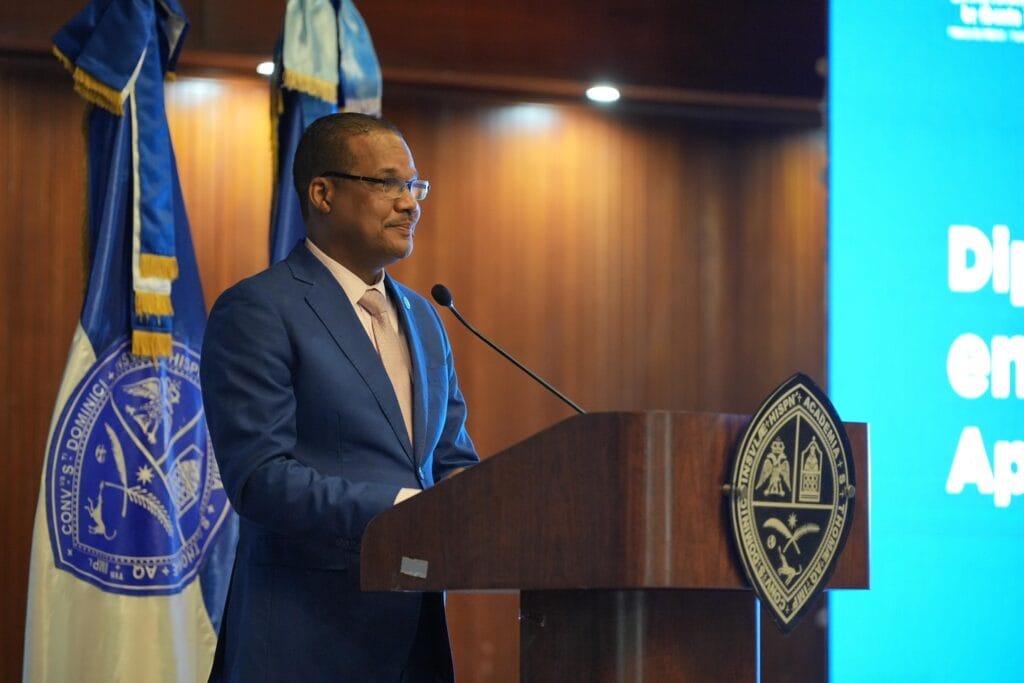 UASD Certifica a más de 1,000 Docentes en Diplomado de Inteligencia Artificial para la Investigación 7 UASD Certifica a más de 1,000 Docentes en Diplomado de Inteligencia Artificial para la Investigación