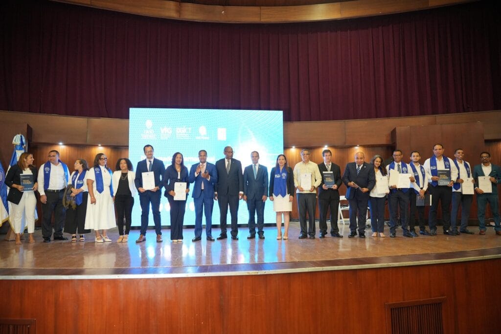 UASD Certifica a más de 1,000 Docentes en Diplomado de Inteligencia Artificial para la Investigación 9 UASD Certifica a más de 1,000 Docentes en Diplomado de Inteligencia Artificial para la Investigación