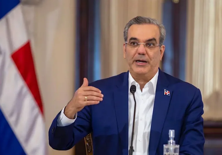 Abinader dice República Dominicana se convierte en motor de empleo en América Latina 5 El presidente Luis Abinader destaca el crecimiento récord de empleo y salarios en República Dominicana, posicionando al país como líder económico en América Latina. Conoce las claves de este éxito.