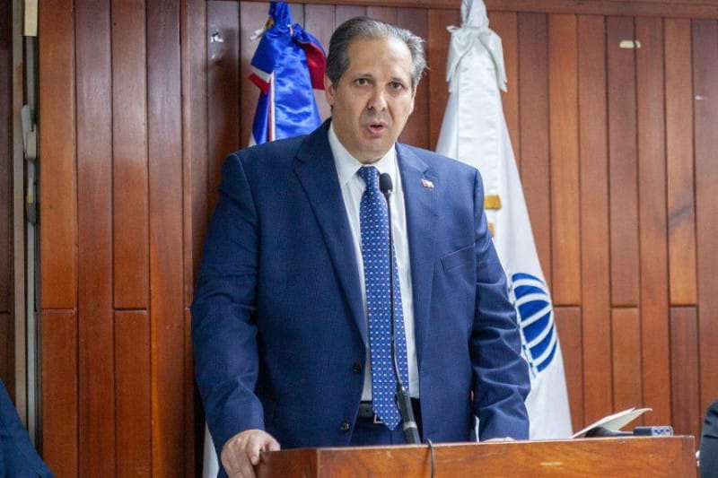 República Dominicana refuerza vigilancia ante nueva variante NB.1.8.1 de COVID-19 5 El Ministerio de Salud dominicano intensifica la vigilancia epidemiológica tras alerta de la OMS por la nueva variante NB.1.8.1.