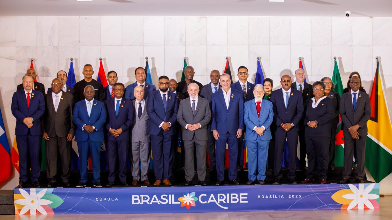 Abinader Pide Acuerdo Regional Contra el Cambio Climático y Respaldar Estabilidad en Haití 5 El presidente dominicano urge acción climática conjunta y respalda la misión de paz en Haití durante cumbre regional.