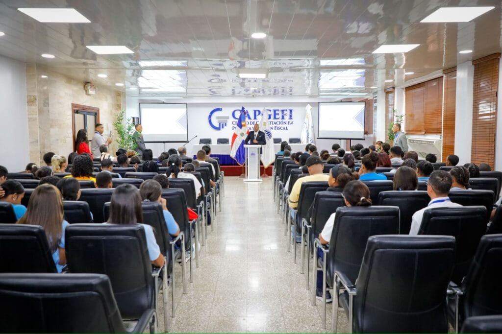 Contraloría resalta gestión económica de Abinader para generación de empleos 6