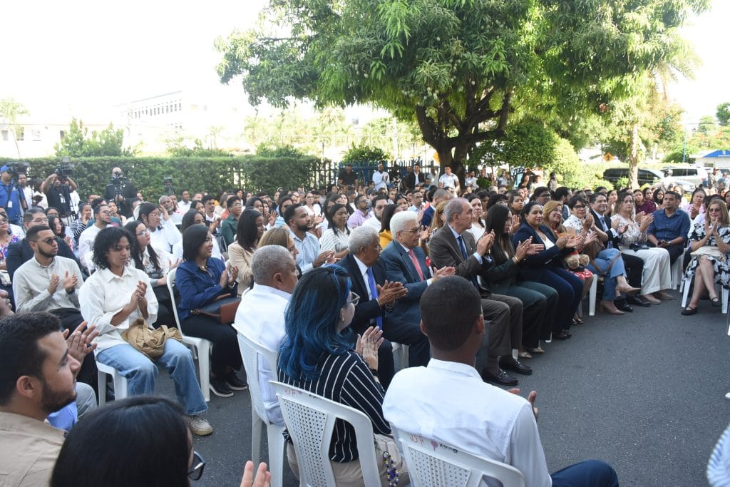 Gobierno entrega 664 nuevas becas internacionales y supera las 10 mil en cinco años de gestión 6