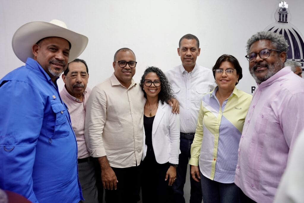 Indotel invertirá 60 millones de pesos en emisoras fronterizas para dominicanizar espectro radiofónico en la zona 6