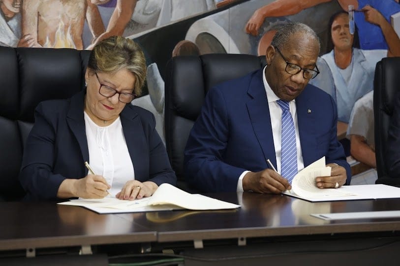 UASD e INDOMET firman convenio para fortalecer las ciencias atmosféricas en RD 5 La UASD e INDOMET firman un histórico convenio para impulsar las ciencias atmosféricas en República Dominicana, creando la primera Licenciatura en Ciencias de la Atmósfera y fomentando investigación en cambio climático y gestión de desastres naturales.